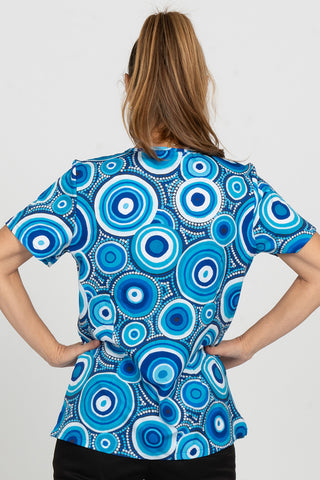 Ngoontook (Rain) Women’s Three Pocket Scrub Top